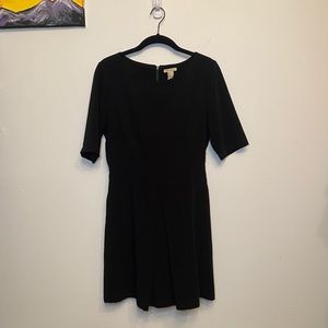 Black short sleeve dress with pockets!
